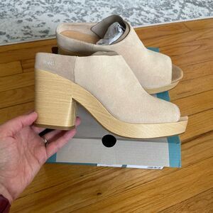 TOMS Women's Florence Sandal, Honey Beige, Peep Toe Platform, Suede, Slip On NEW